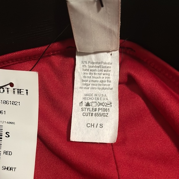 Hottie red sequinned shorts. Size small - Picture 4 of 5